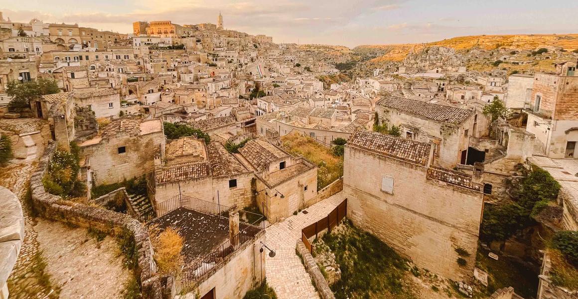 Oversiktsbilde over grottebyen Matera