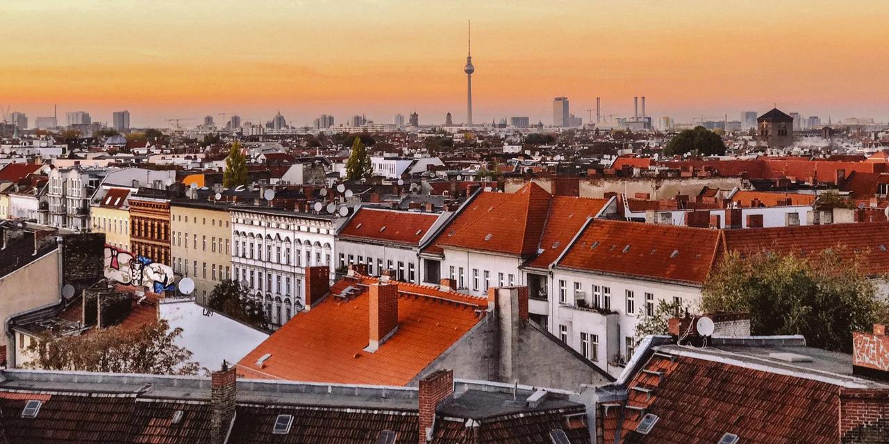 hustak i Berlin i solnedgang