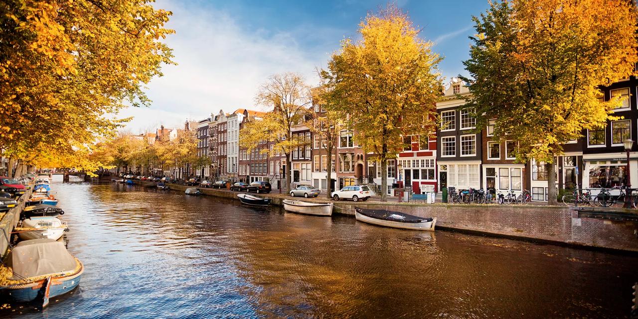 kanalene i amsterdam om h&oslash;sten